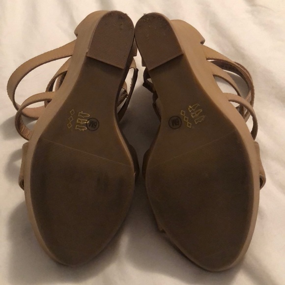 Tan platform wedges - worn once - Picture 4 of 4
